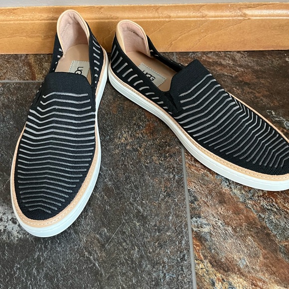 New UGG Sammy mesh black sheer knit slip on/ sneaker shoe. Size 9 - Picture 1 of 9
